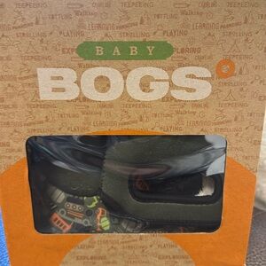 Baby Bogs winter boots size 10. Construction truck pattern.